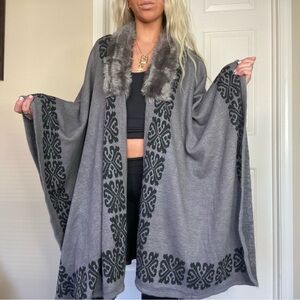 Gray Patterned Women's Poncho with Faux Fur Collar